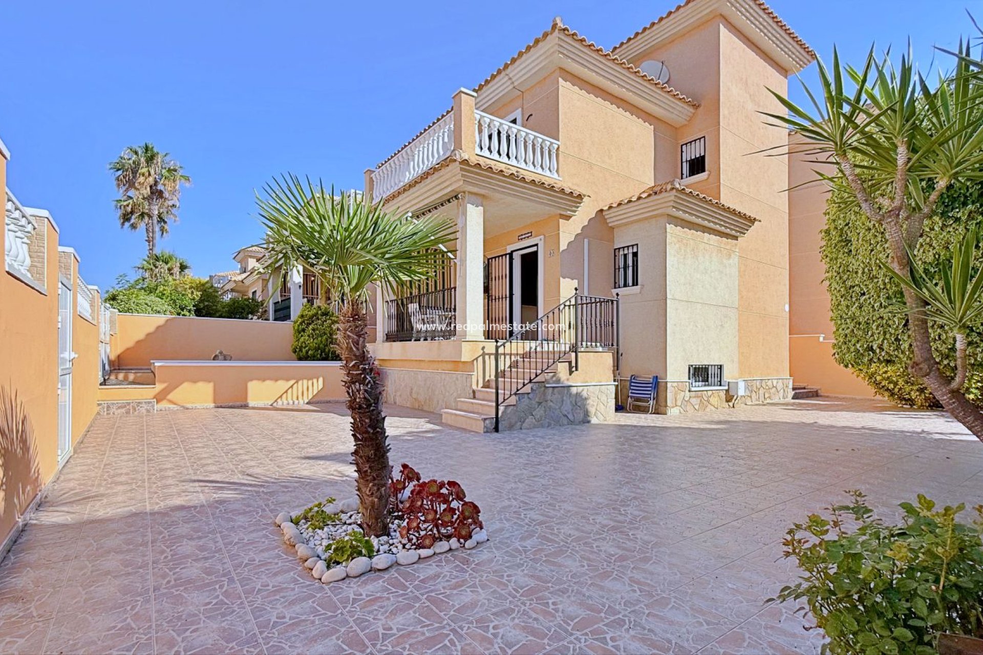 Återförsäljning - Villa -
Orihuela - Orihuela Costa
