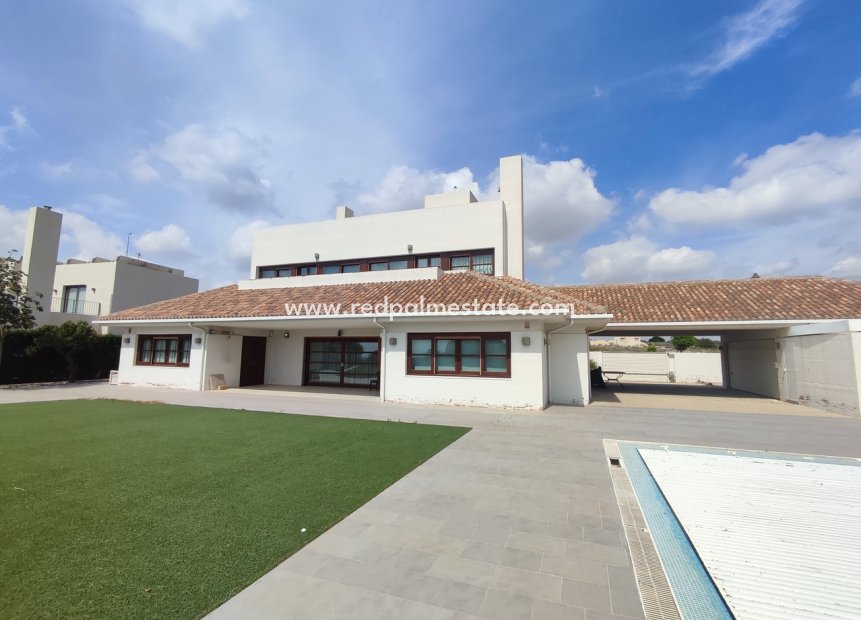 Återförsäljning - Villa -
Peraleja Golf - Inland