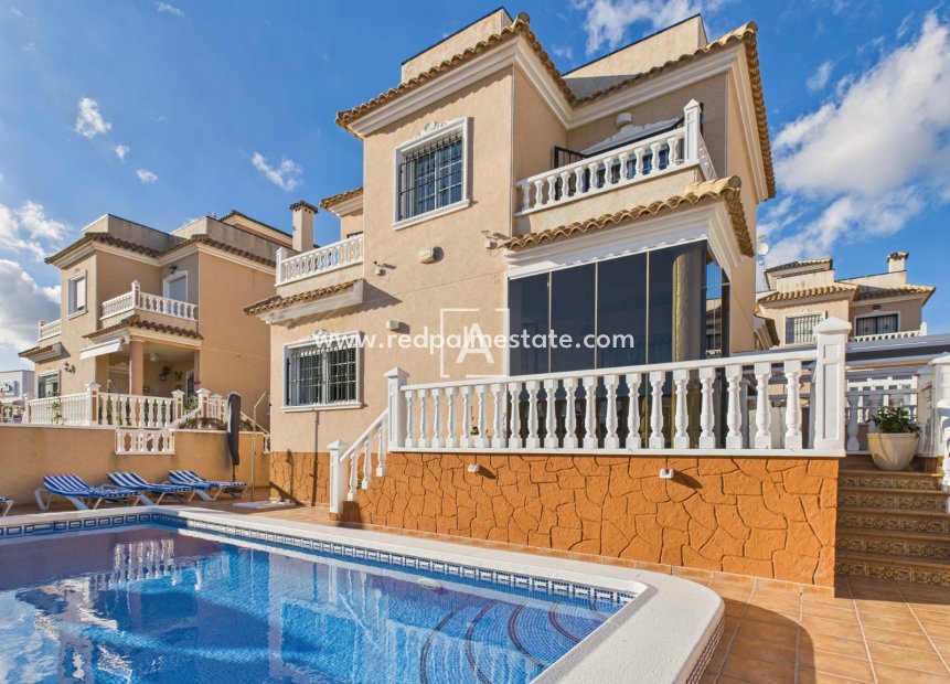 Återförsäljning - Villa -
Pinar de Campoverde