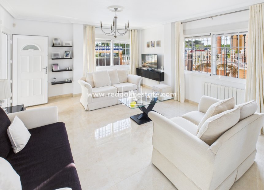 Återförsäljning - Villa -
Pinar de Campoverde