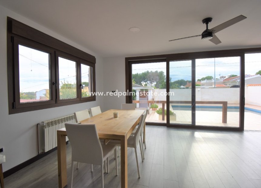 Återförsäljning - Villa -
Pinar de Campoverde