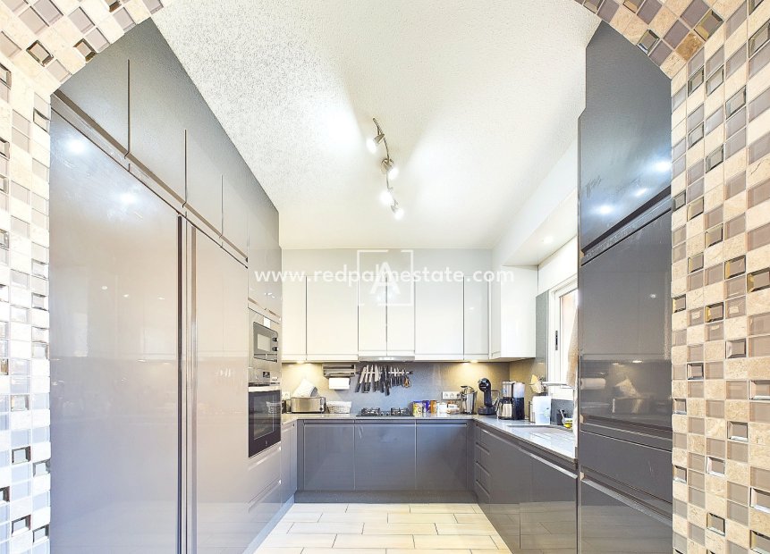 Återförsäljning - Villa -
Pinar de Campoverde