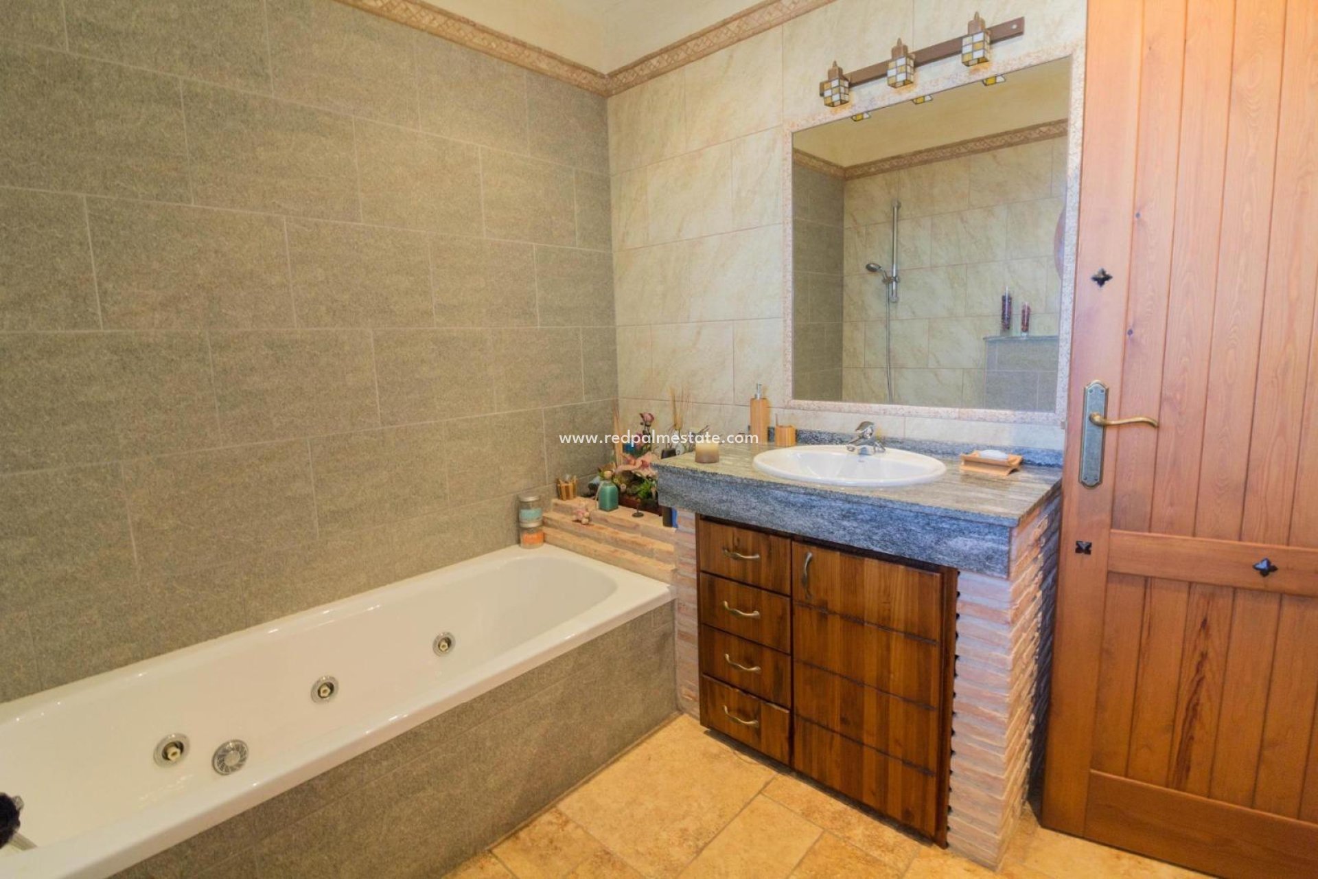 Återförsäljning - Villa -
Redován - Comunidad Valenciana