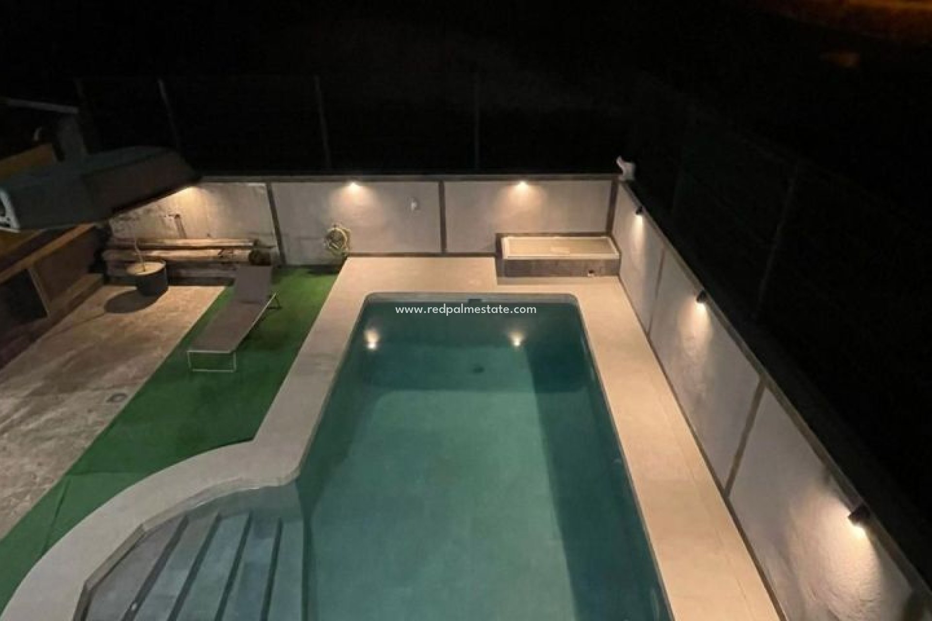 Återförsäljning - Villa -
Redován - Inland