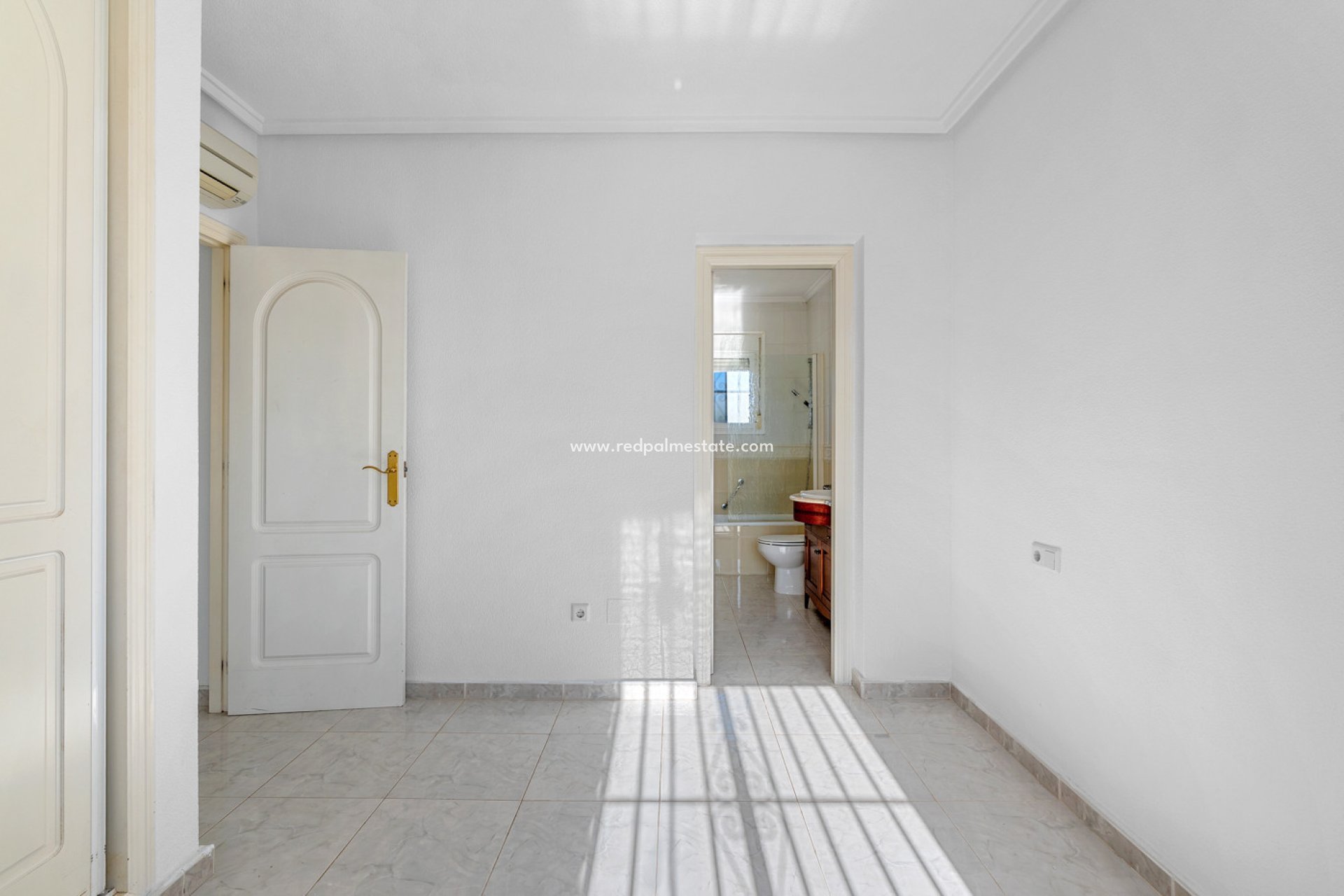 Återförsäljning - Villa -
Rojales - Inland