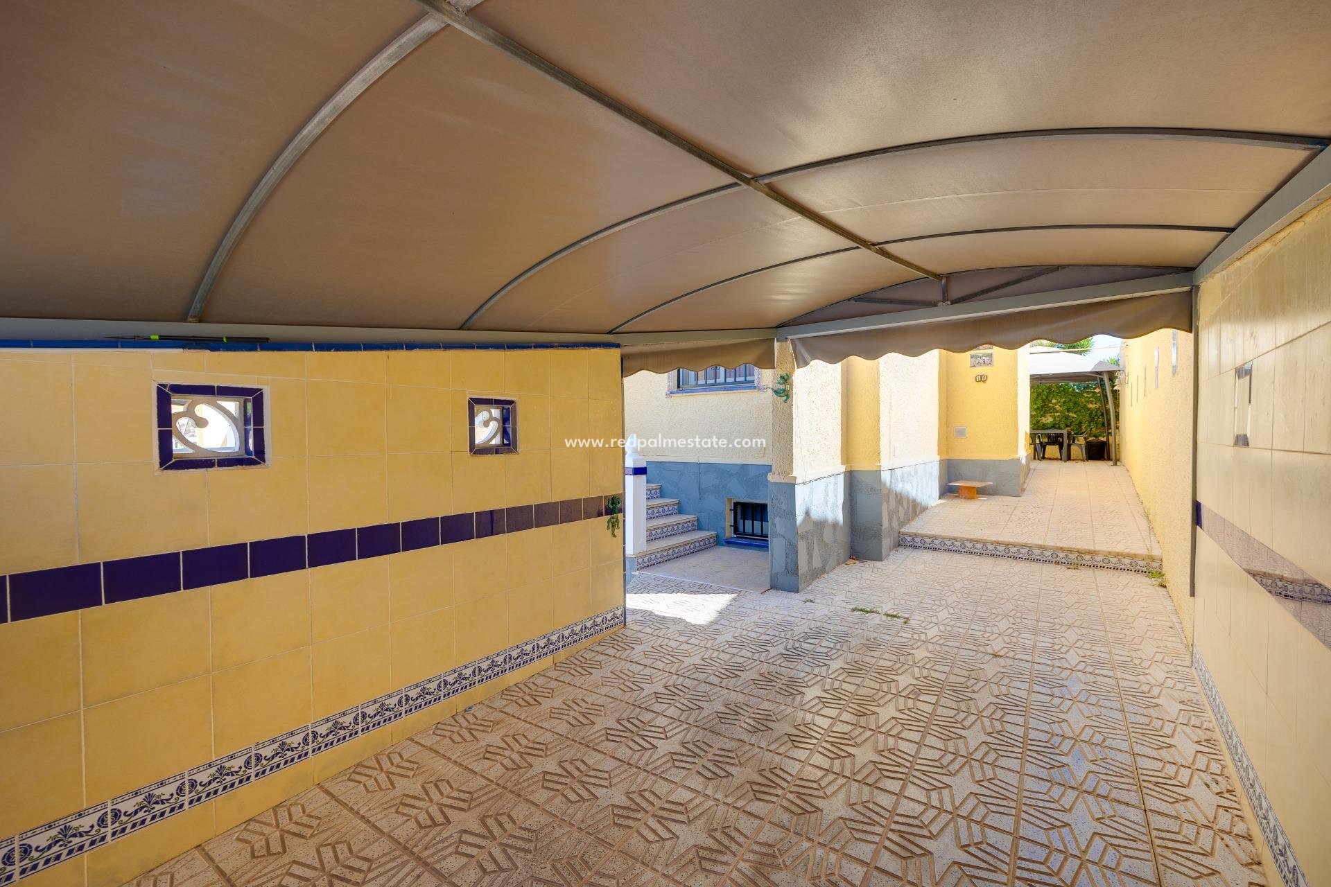 Återförsäljning - Villa -
San Fulgencio - La Marina