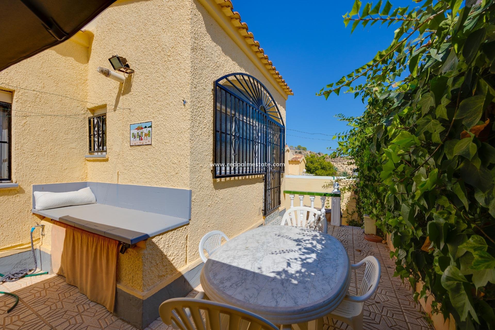 Återförsäljning - Villa -
San Fulgencio - La Marina