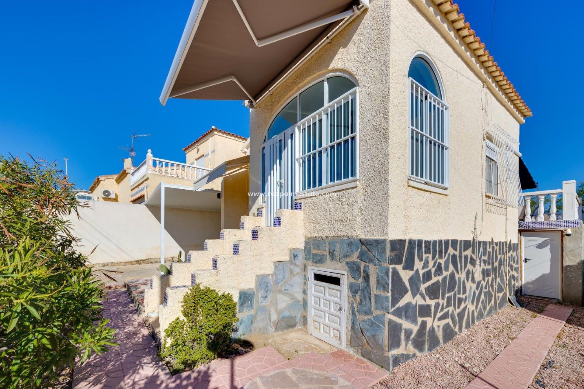 Återförsäljning - Villa -
San Fulgencio - La Marina