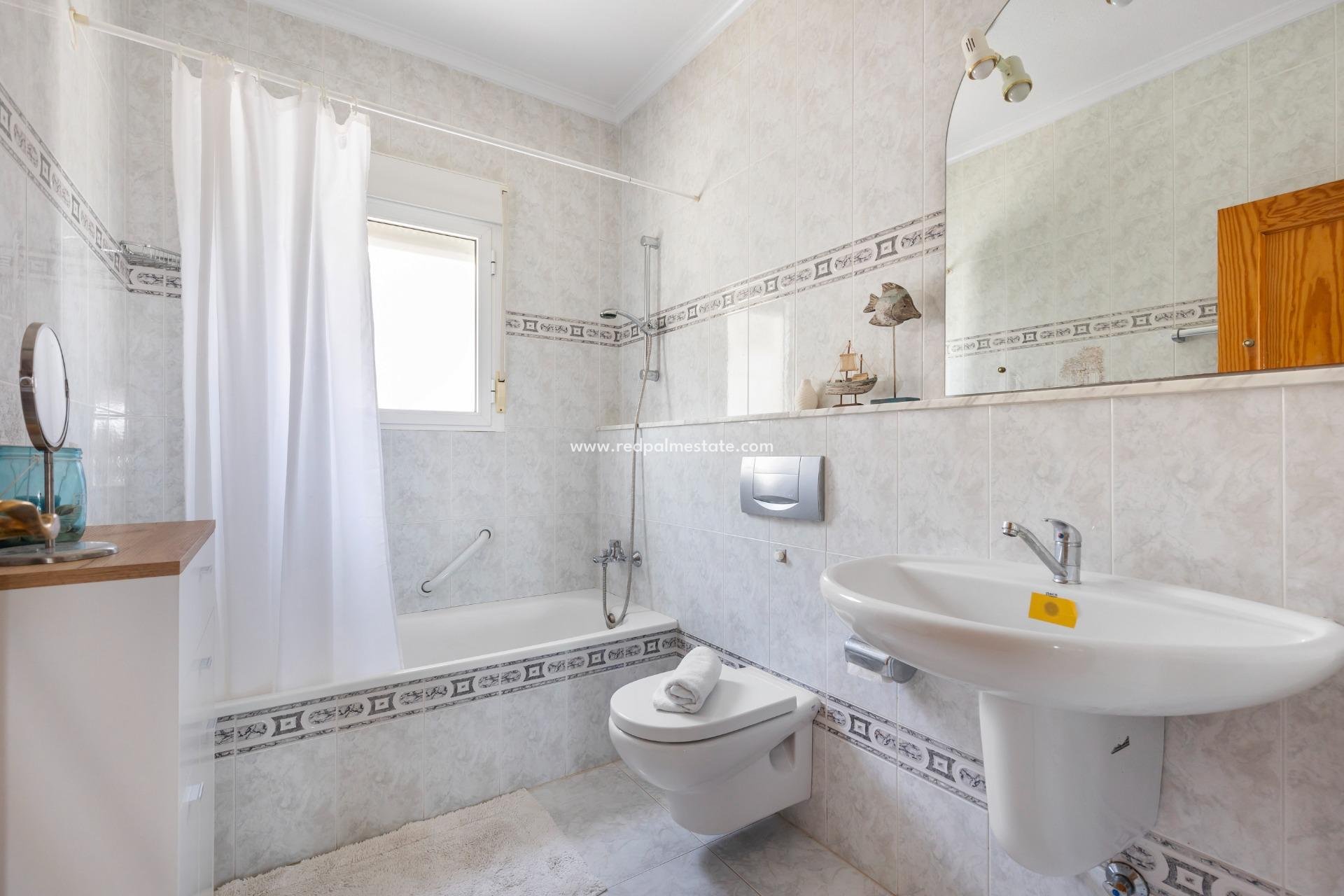 Återförsäljning - Villa -
San Fulgencio - Urb. La Marina