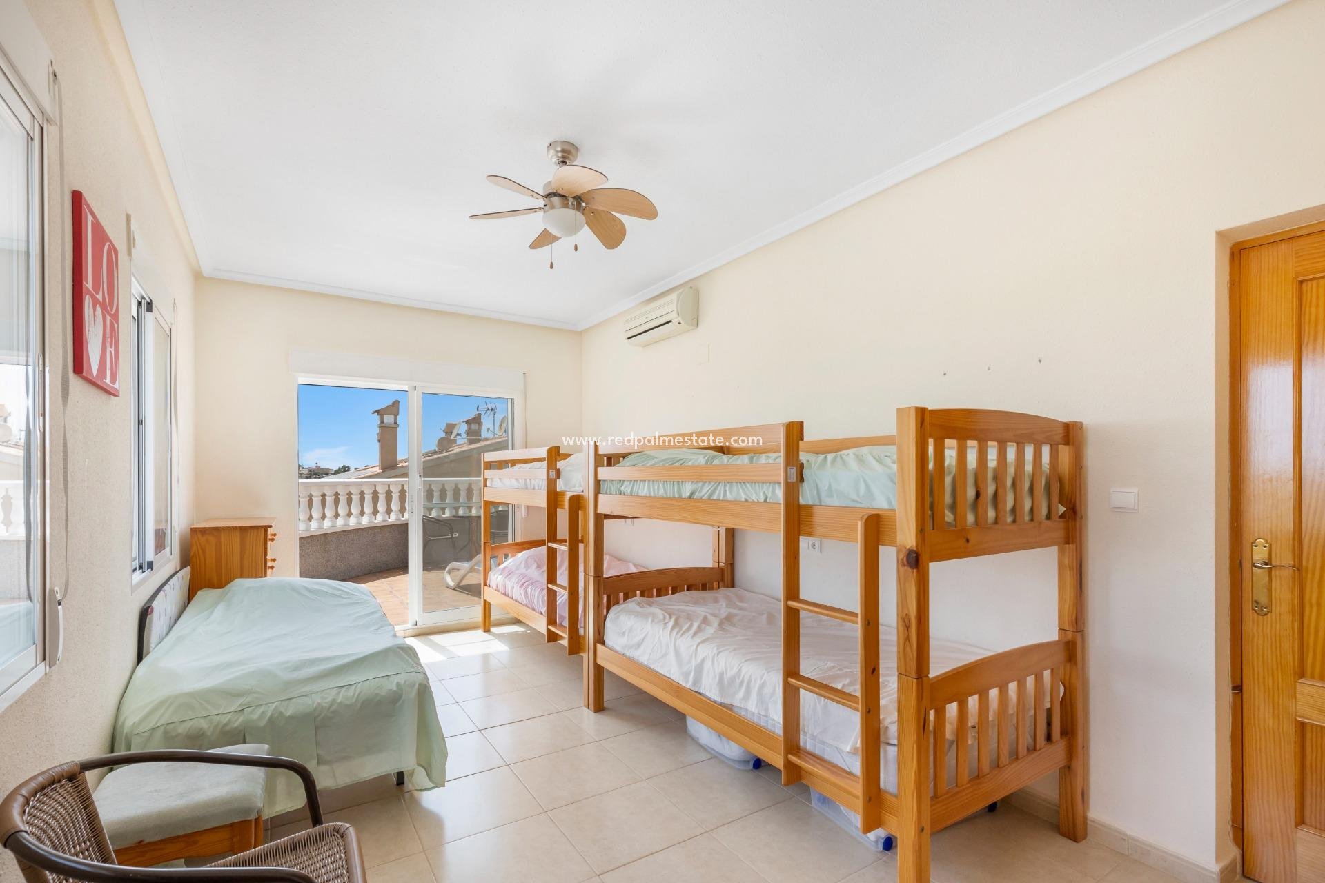 Återförsäljning - Villa -
San Fulgencio - Urb. La Marina