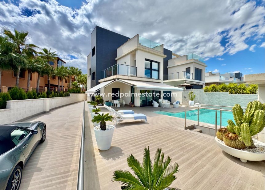 Återförsäljning - Villa -
San Miguel de Salinas - Bellavista