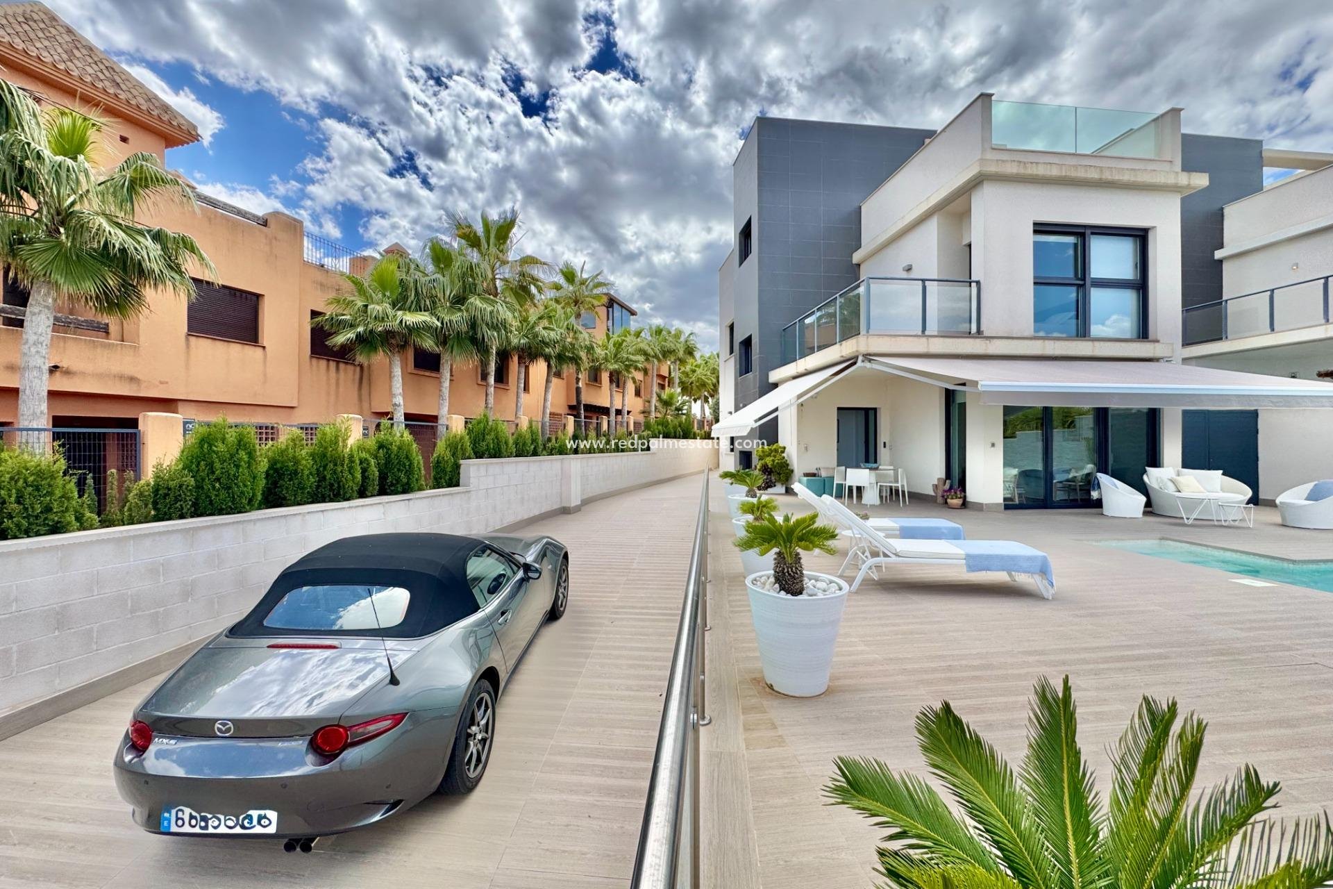 Återförsäljning - Villa -
San Miguel de Salinas - Bellavista