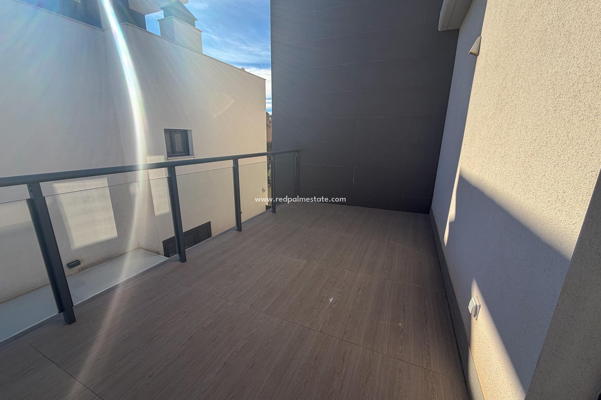 Återförsäljning - Villa -
San Miguel de Salinas - Bellavista