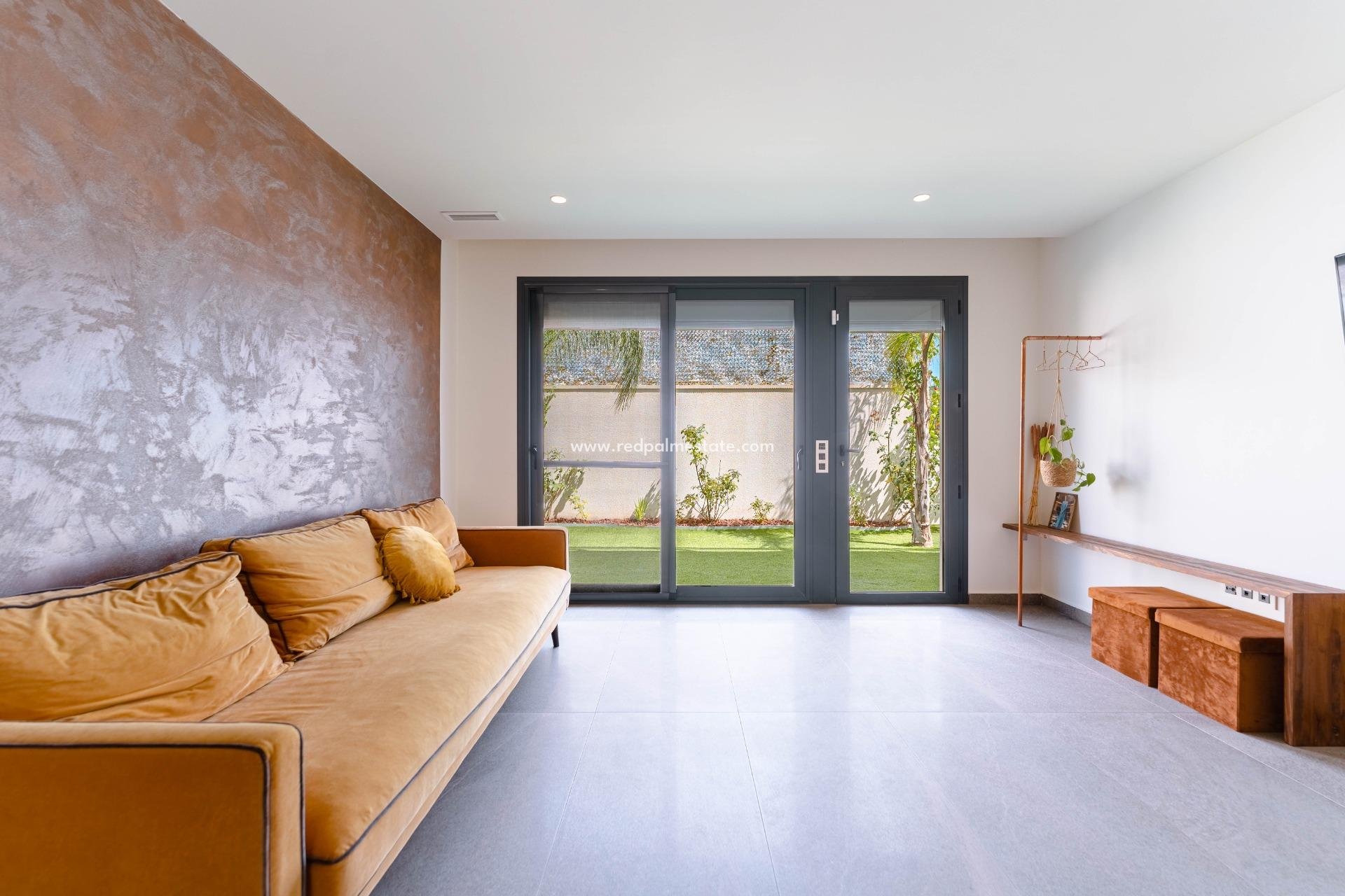 Återförsäljning - Villa -
San Miguel de Salinas - Bellavista