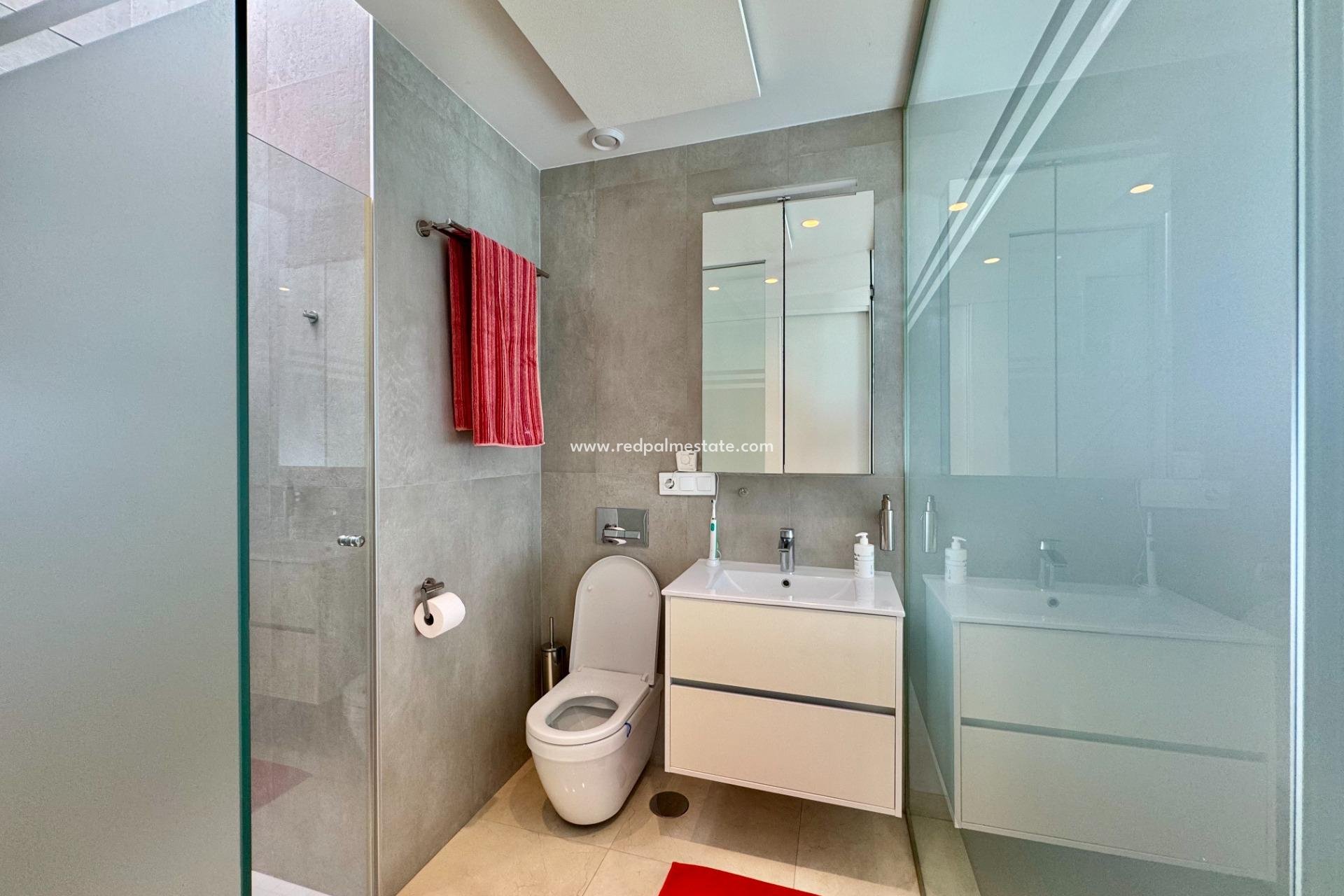 Återförsäljning - Villa -
San Miguel de Salinas - Bellavista