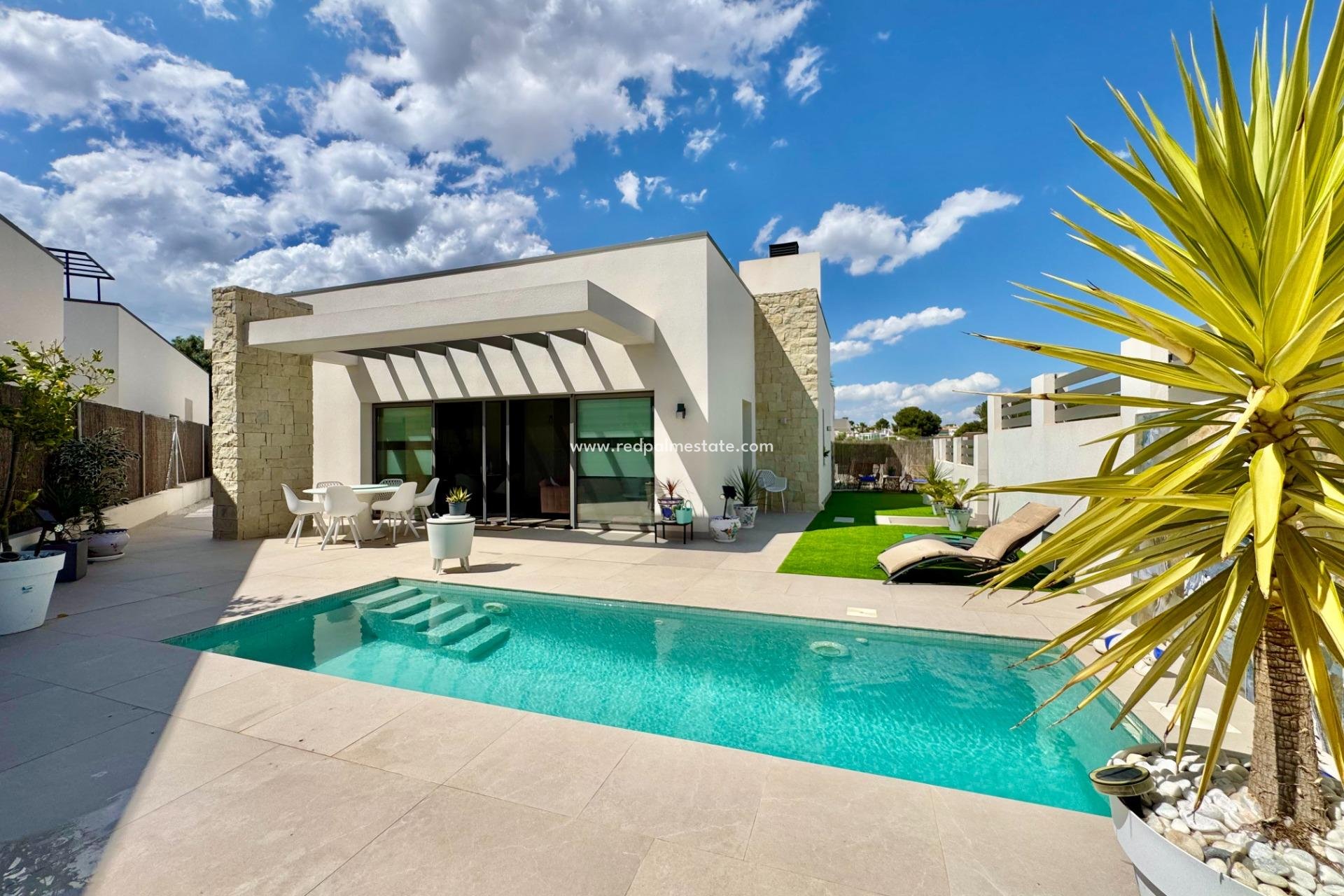 Återförsäljning - Villa -
San Miguel de Salinas - Blue Lagoon - Galán
