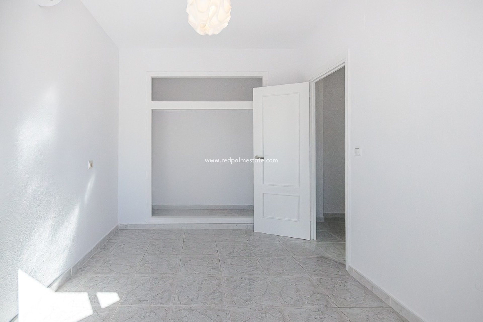 Återförsäljning - Villa -
San Miguel de Salinas - Inland