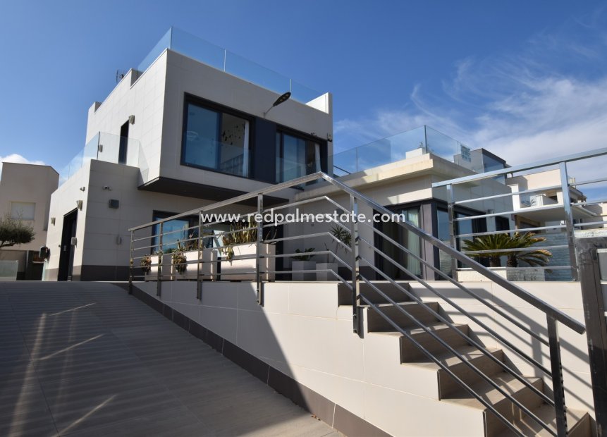 Återförsäljning - Villa -
San Miguel de Salinas - Inland