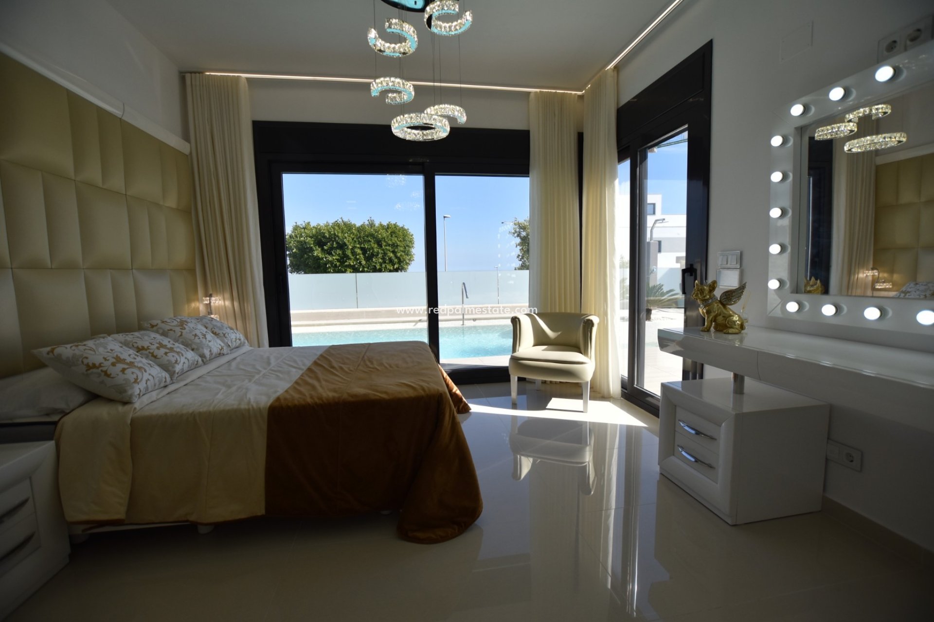 Återförsäljning - Villa -
San Miguel de Salinas - Inland