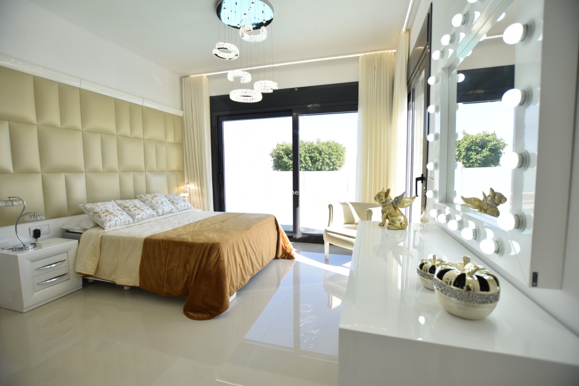 Återförsäljning - Villa -
San Miguel de Salinas - Inland