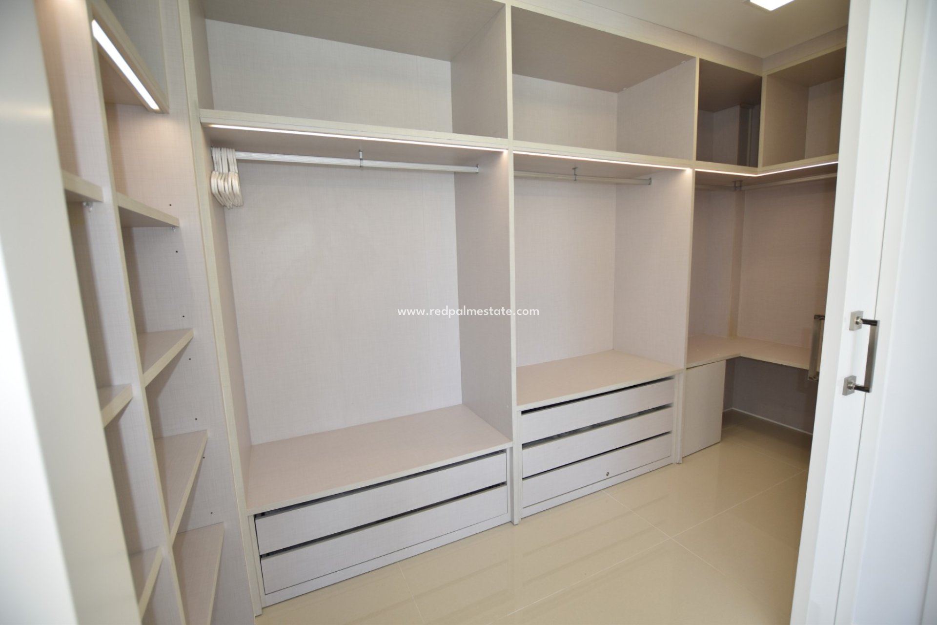 Återförsäljning - Villa -
San Miguel de Salinas - Inland