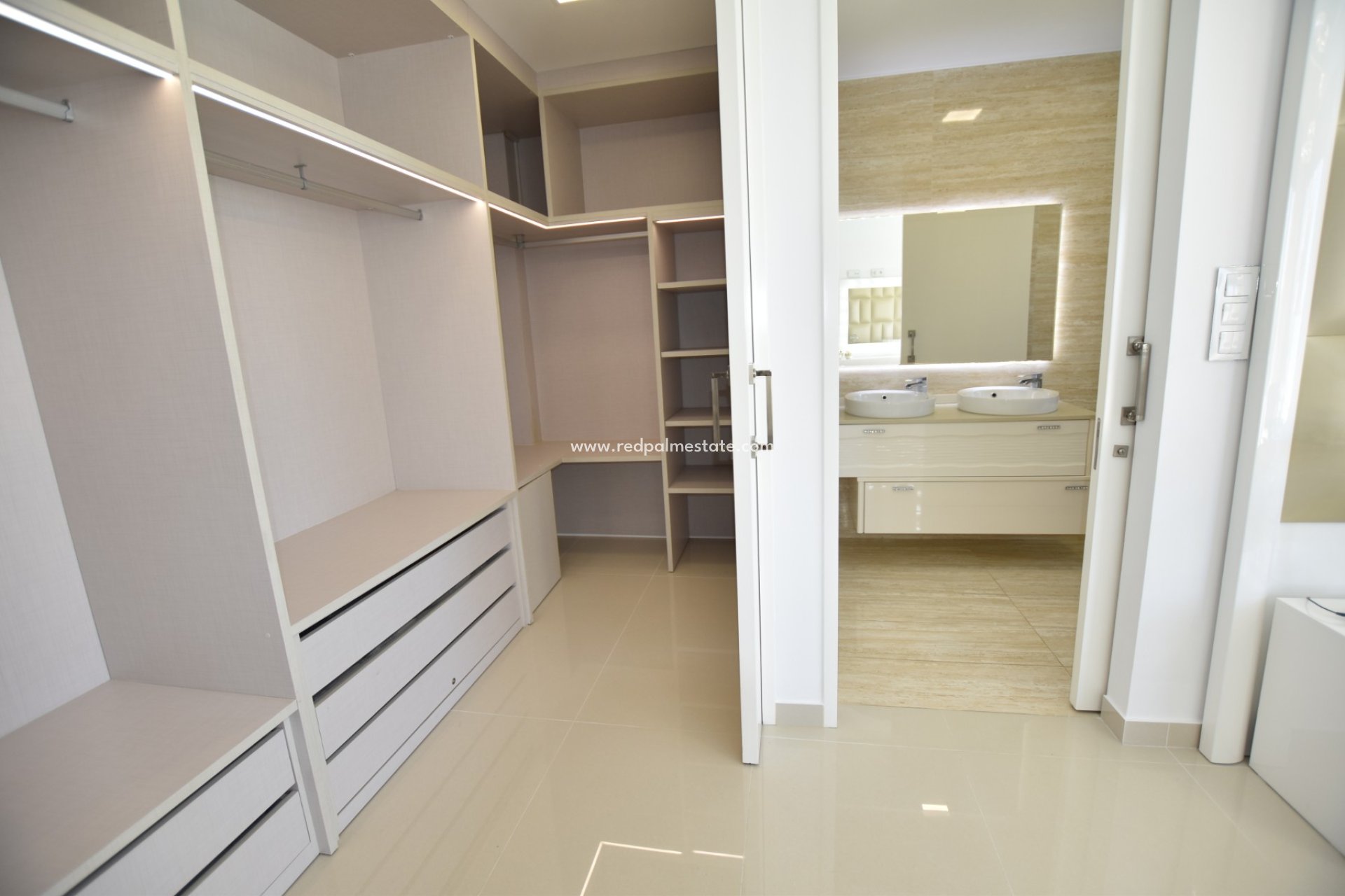 Återförsäljning - Villa -
San Miguel de Salinas - Inland