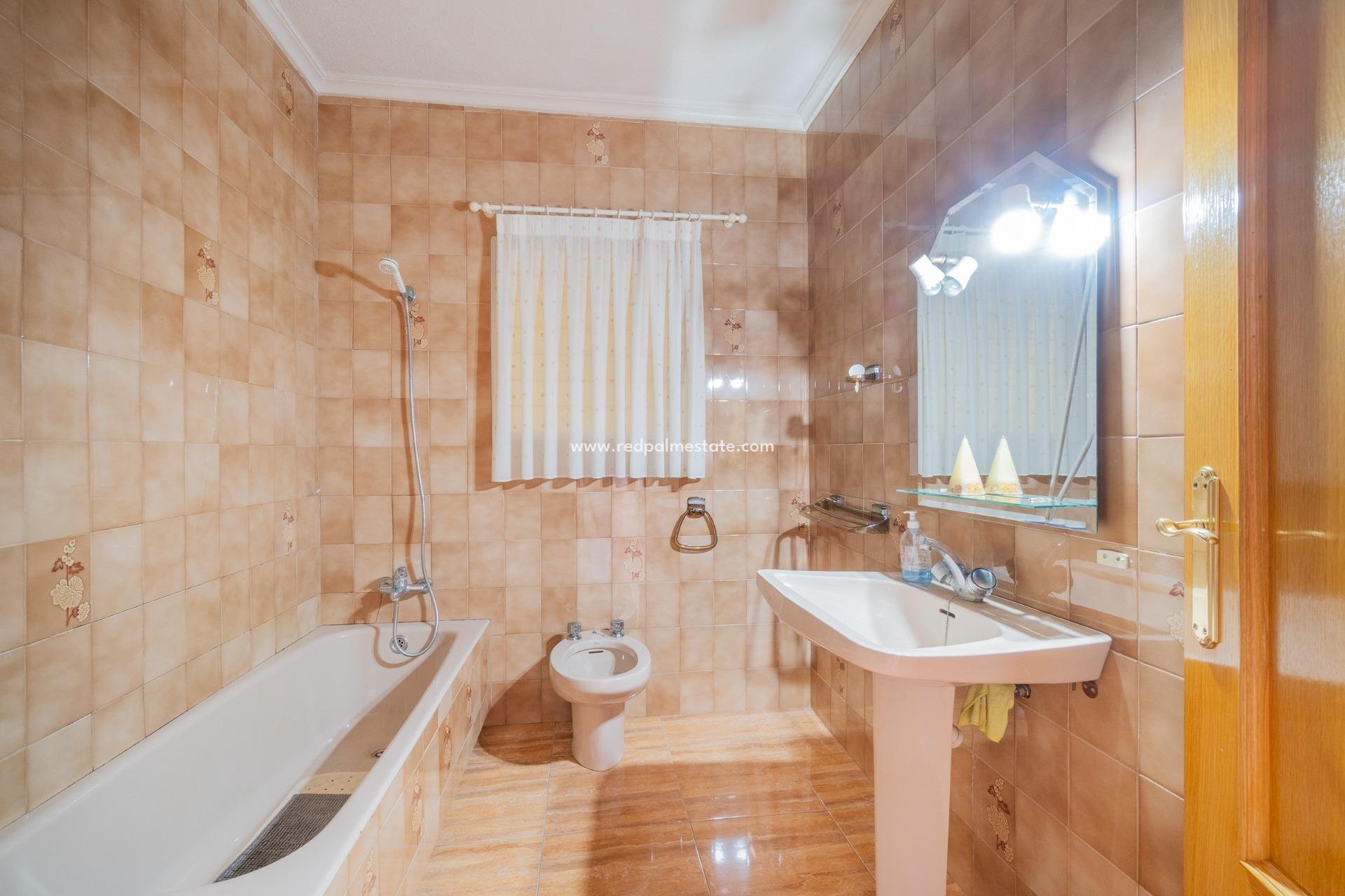 Återförsäljning - Villa -
San Miguel de Salinas - Torremendo