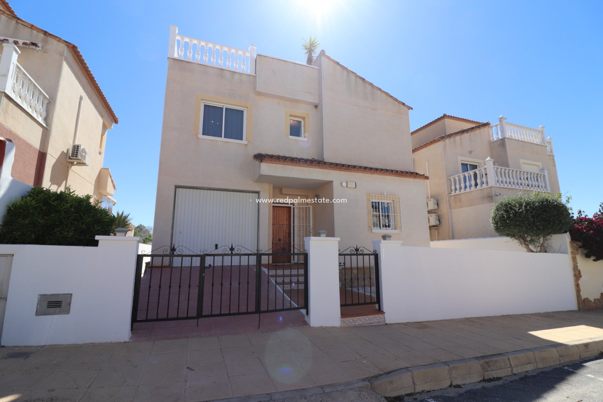 Återförsäljning - Villa -
San Miguel de Salinas
