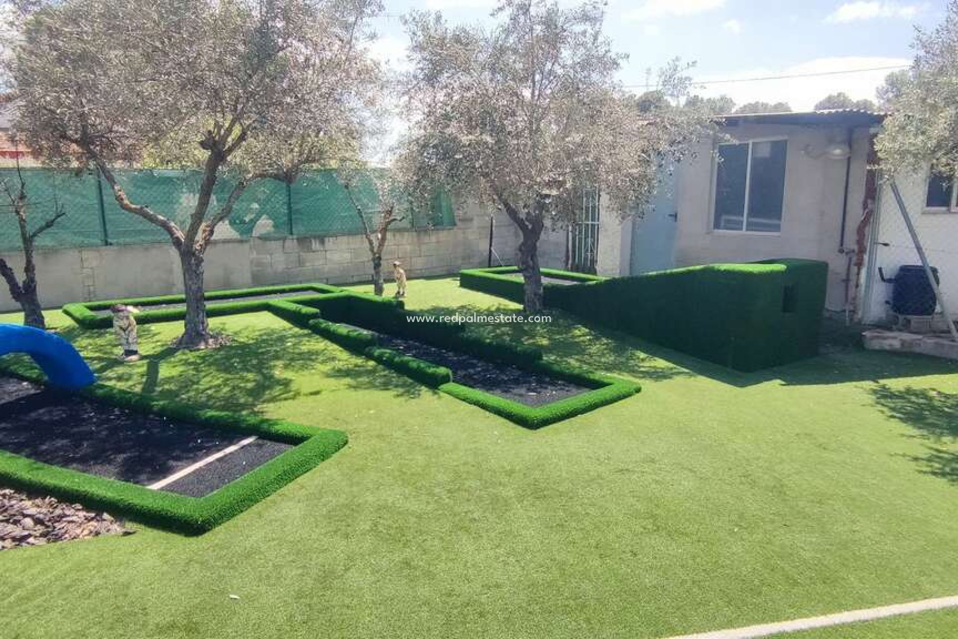 Återförsäljning - Villa -
Sax - Inland