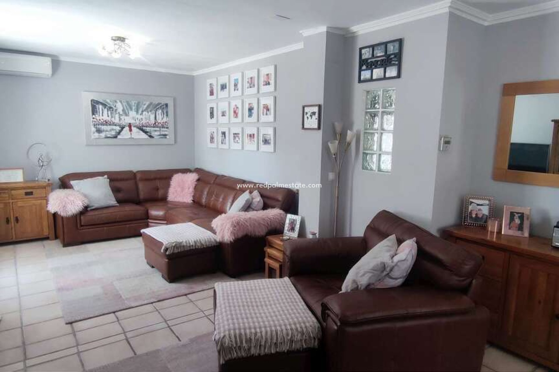 Återförsäljning - Villa -
Sax - Inland