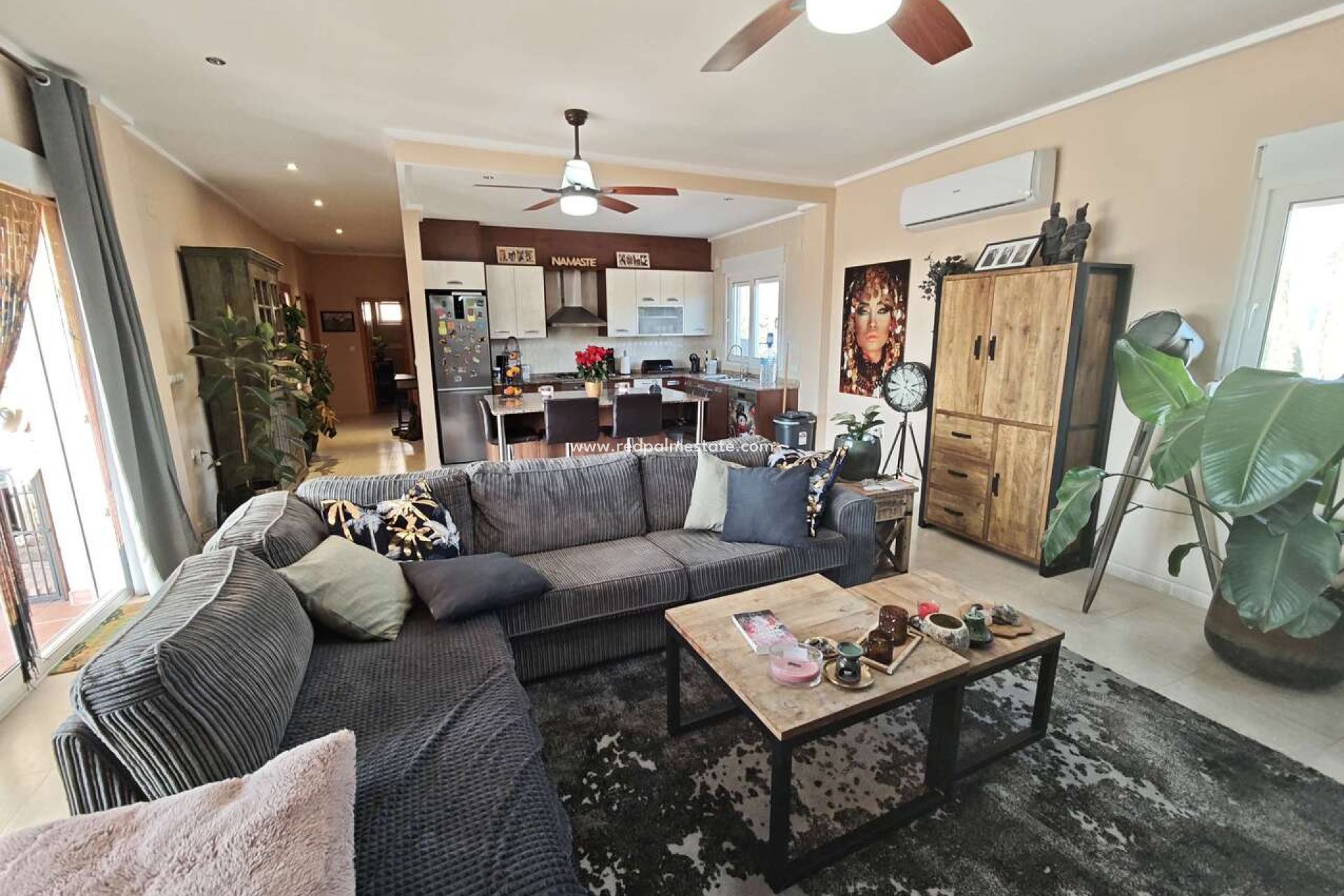 Återförsäljning - Villa -
Sax - Inland