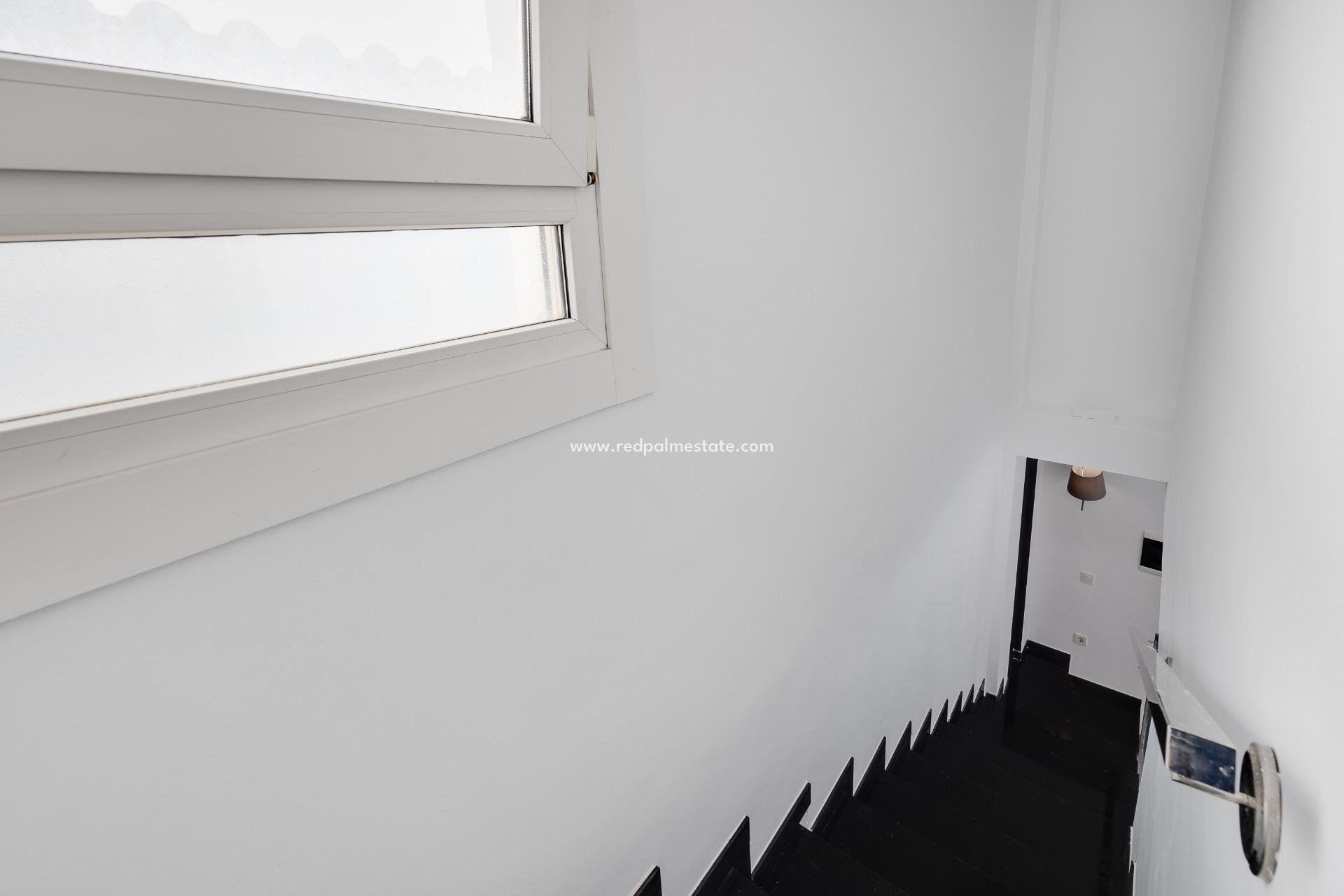 Återförsäljning - Villa -
Torrevieja - Aguas Nueva