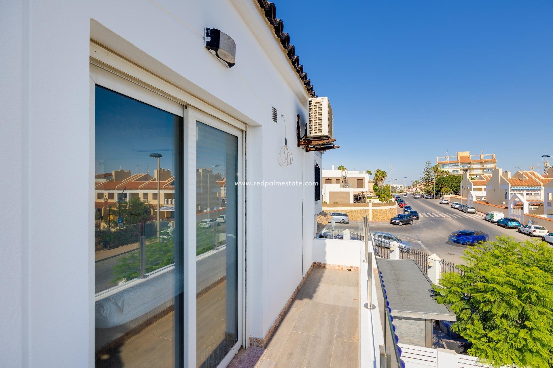 Återförsäljning - Villa -
Torrevieja - Aguas Nueva
