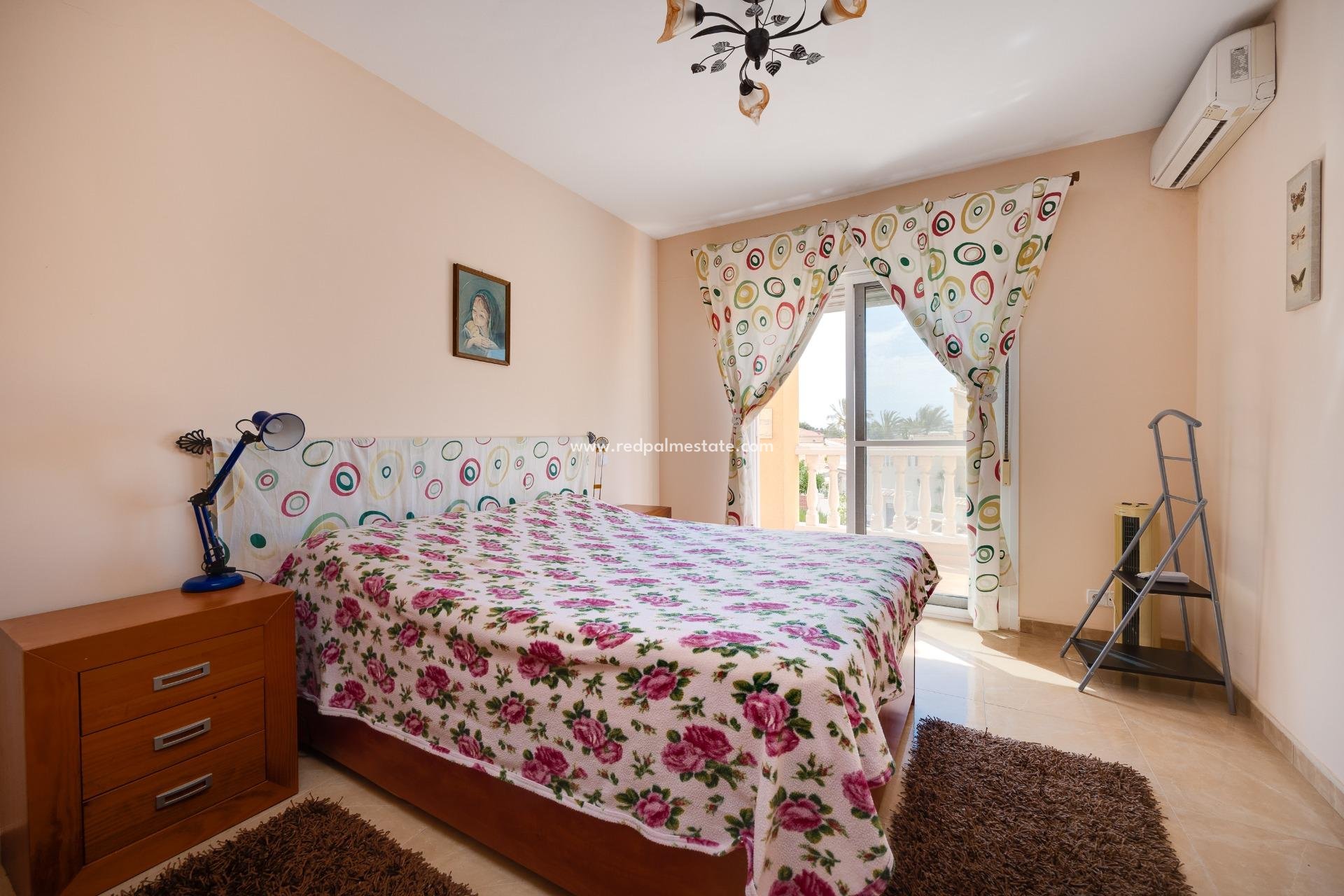 Återförsäljning - Villa -
Torrevieja - Aguas Nueva