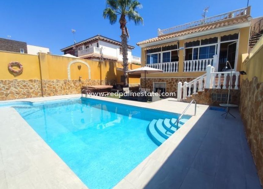 Återförsäljning - Villa -
Torrevieja - Aguas nuevas 1