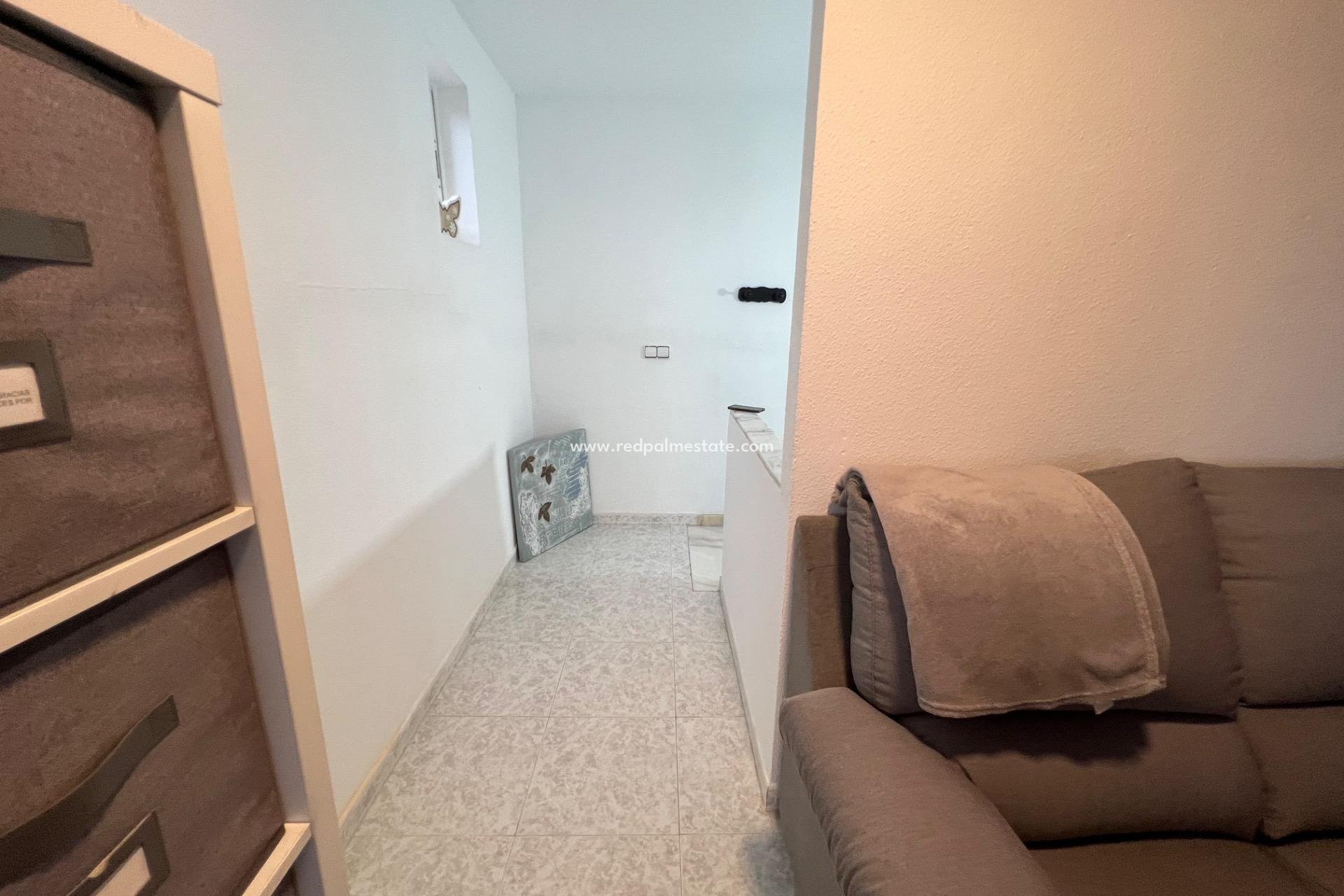 Återförsäljning - Villa -
Torrevieja - Calas blanca