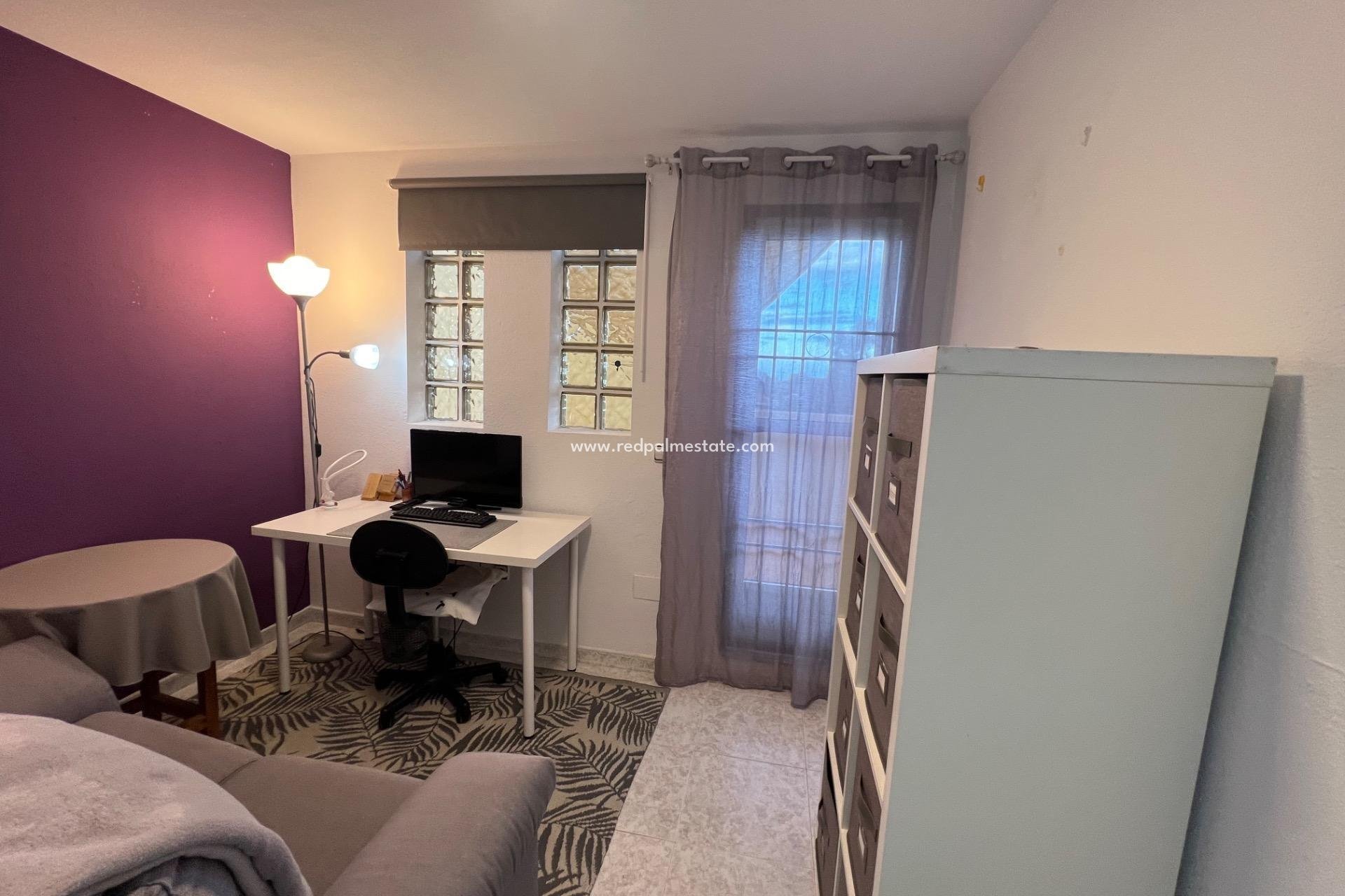 Återförsäljning - Villa -
Torrevieja - Calas blanca