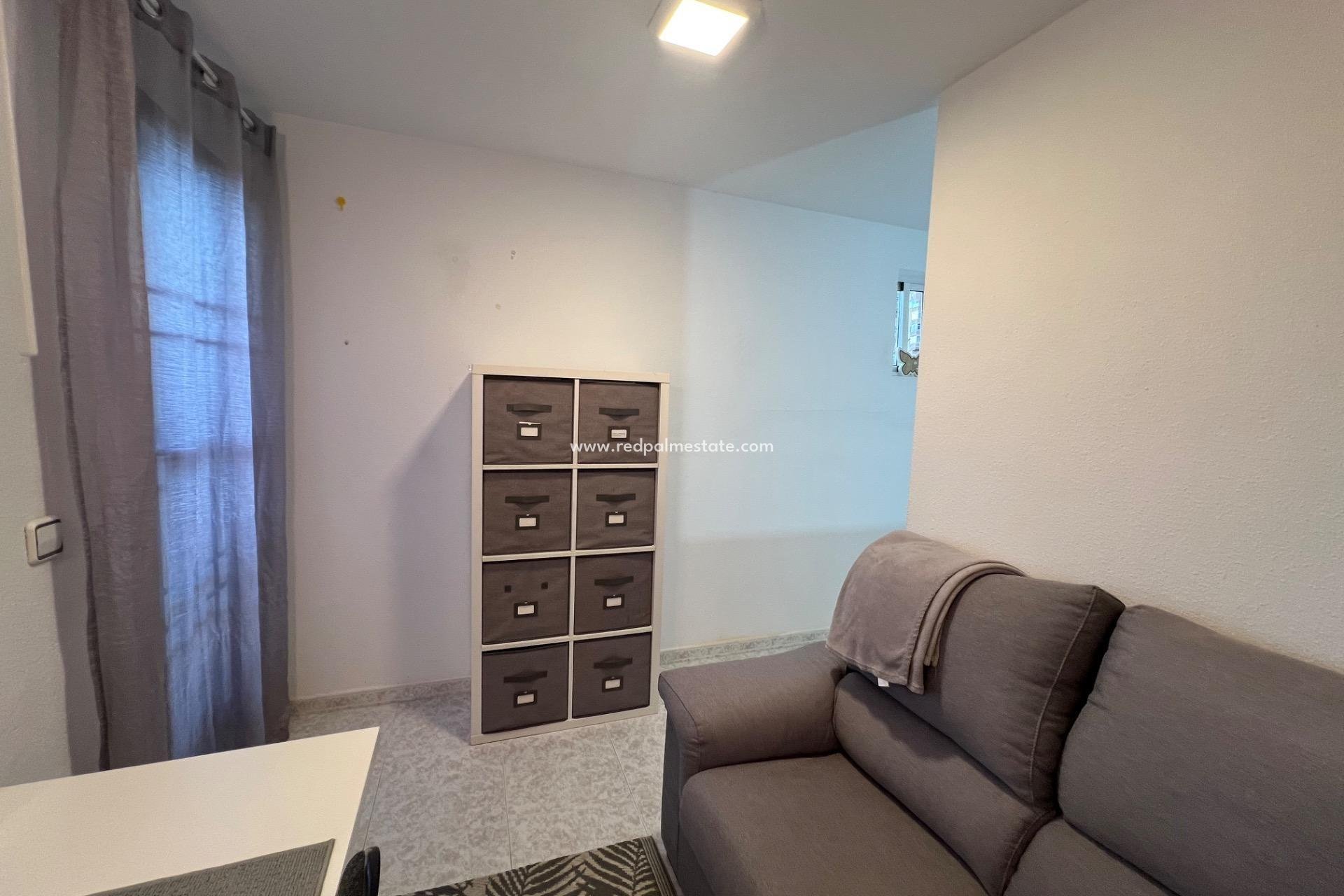 Återförsäljning - Villa -
Torrevieja - Calas blanca