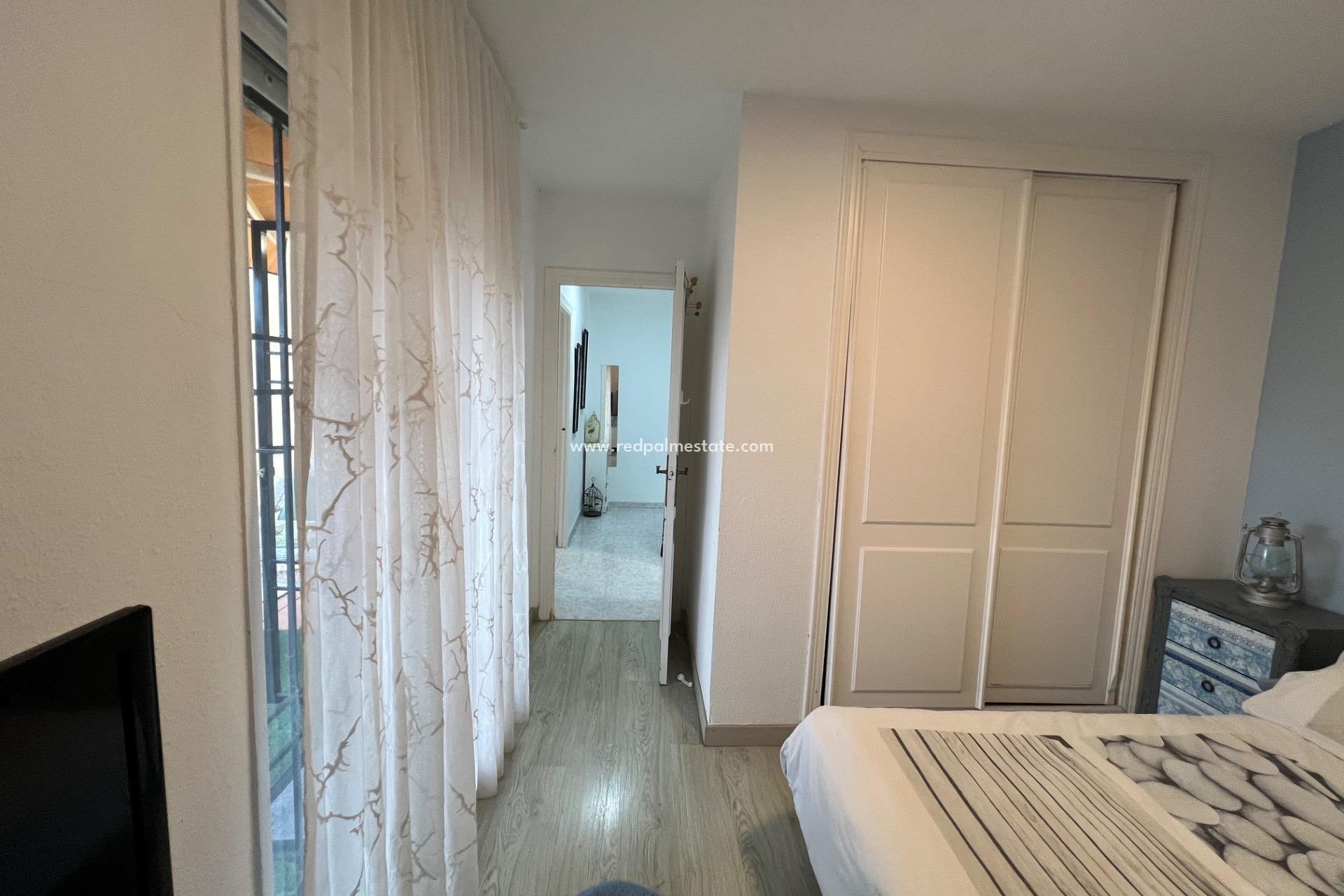 Återförsäljning - Villa -
Torrevieja - Calas blanca