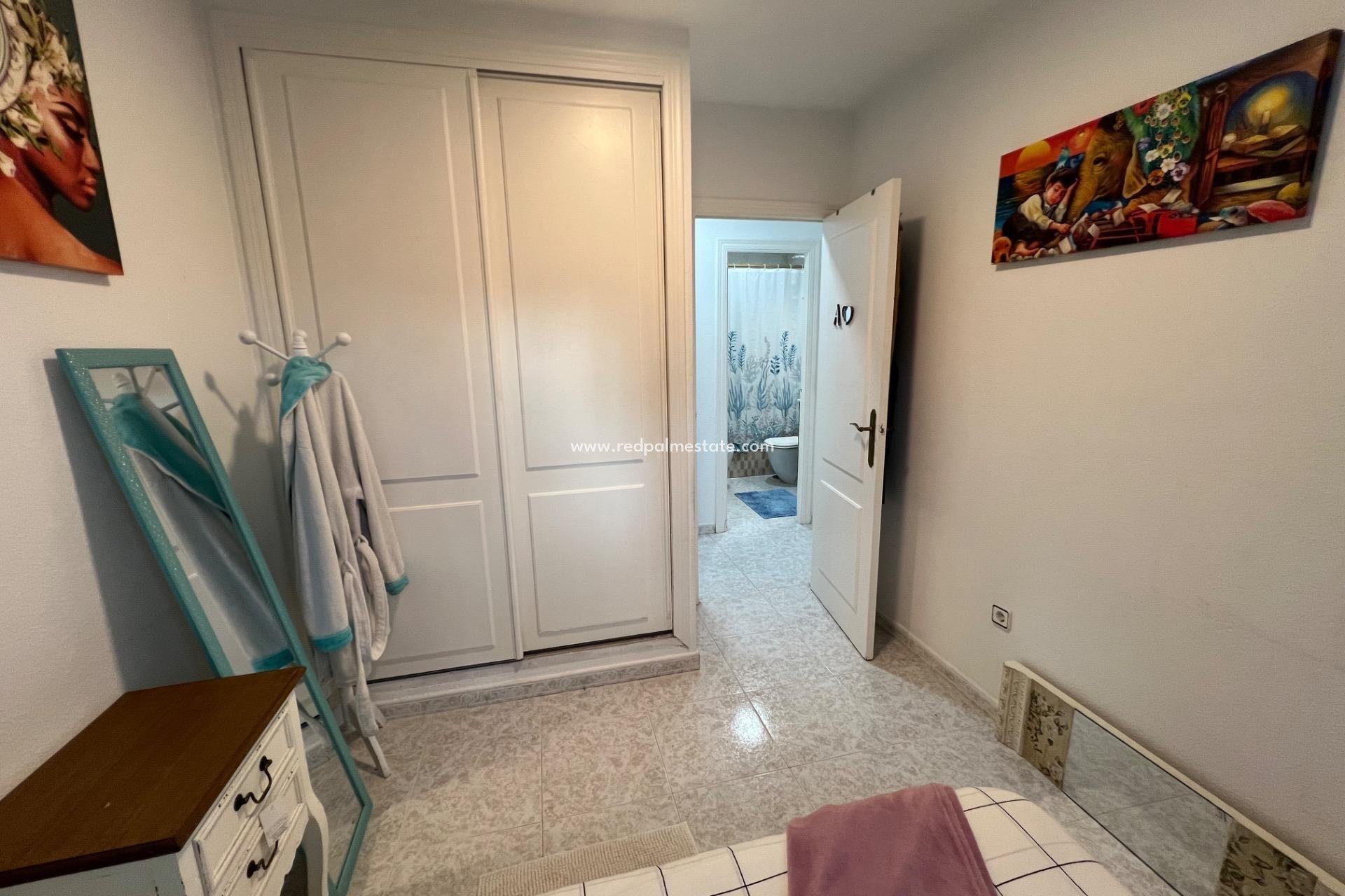 Återförsäljning - Villa -
Torrevieja - Calas blanca