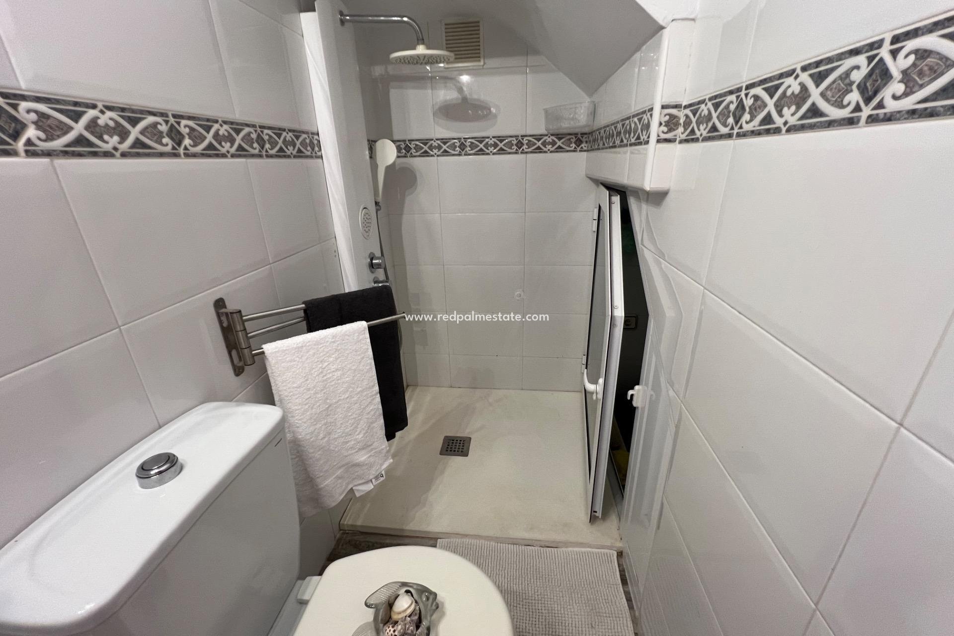 Återförsäljning - Villa -
Torrevieja - Calas blanca