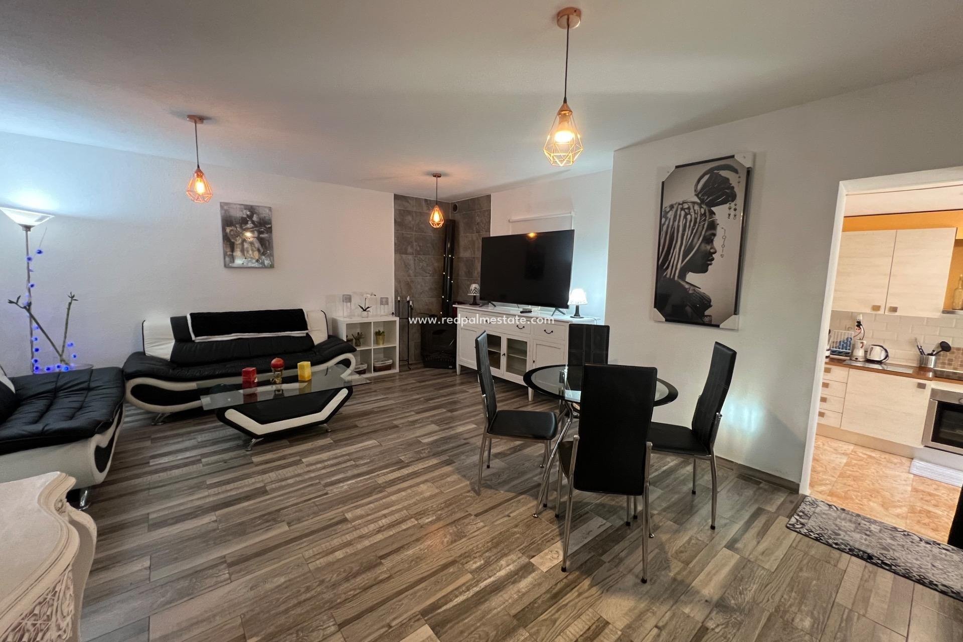 Återförsäljning - Villa -
Torrevieja - Calas blanca