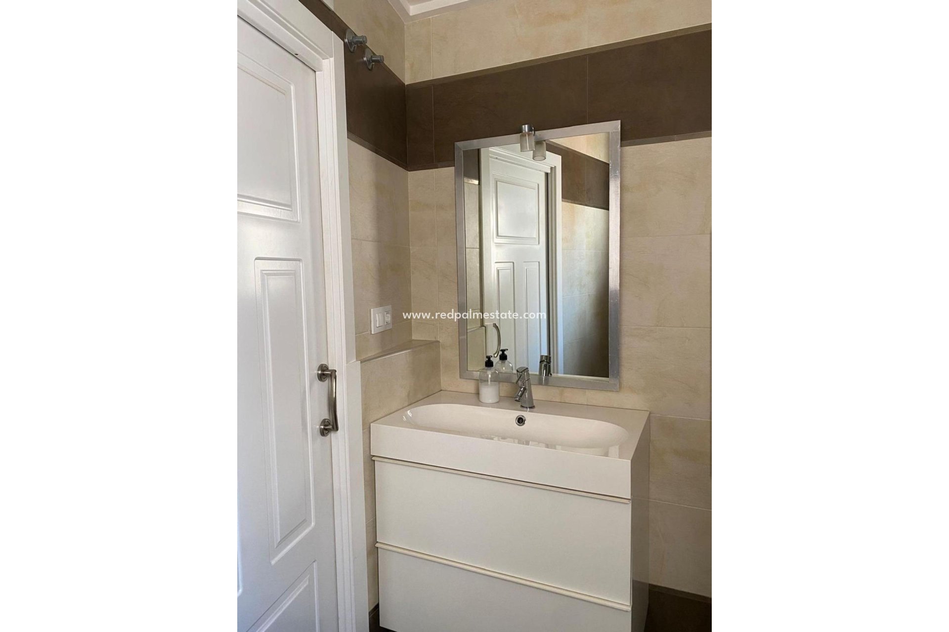 Återförsäljning - Villa -
Torrevieja - Centro Torrevieja