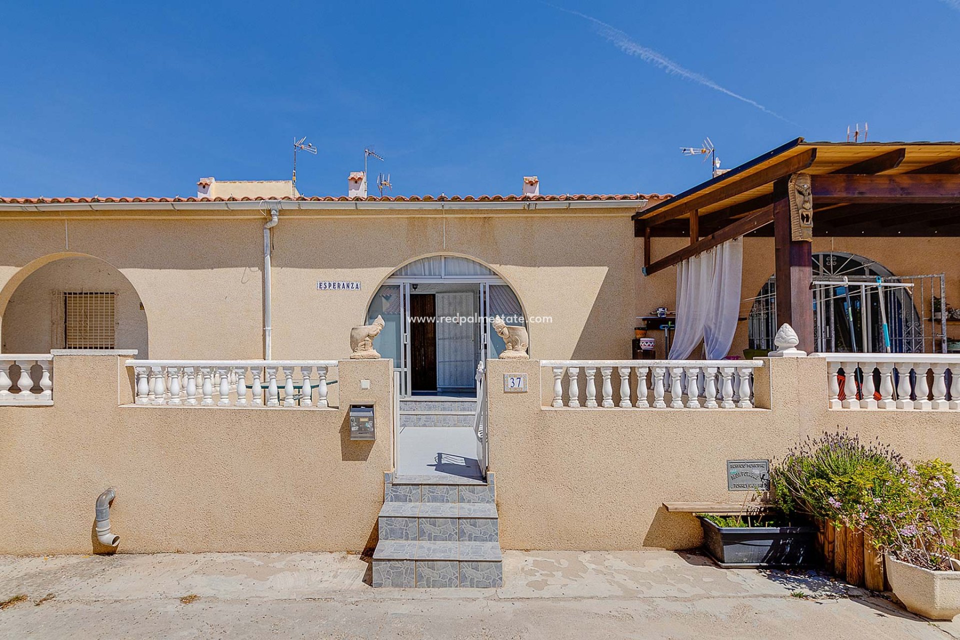 Återförsäljning - Villa -
Torrevieja - Costa Blanca