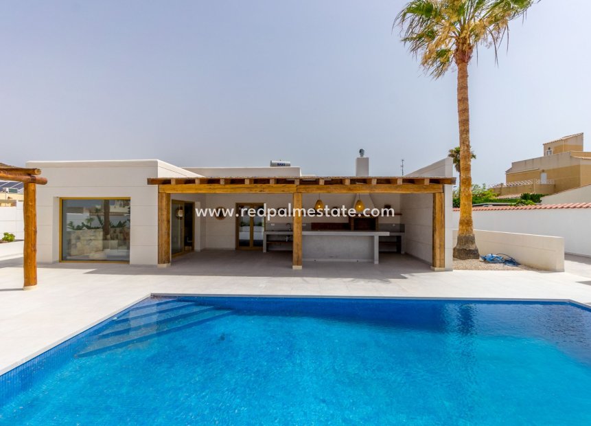 Återförsäljning - Villa -
Torrevieja - Costa Blanca