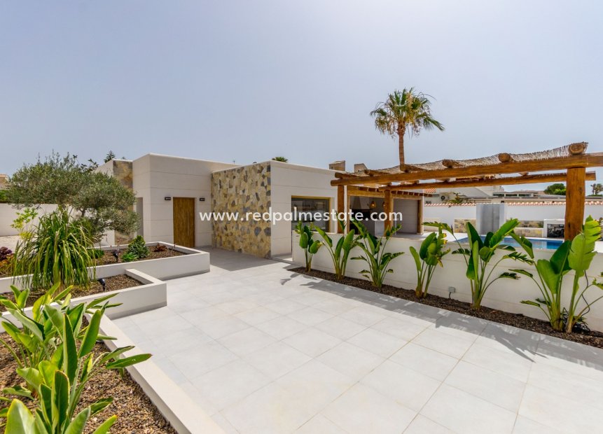 Återförsäljning - Villa -
Torrevieja - Costa Blanca