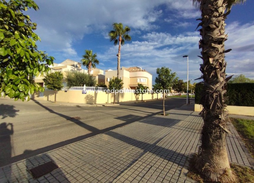 Återförsäljning - Villa -
Torrevieja - Costa Blanca