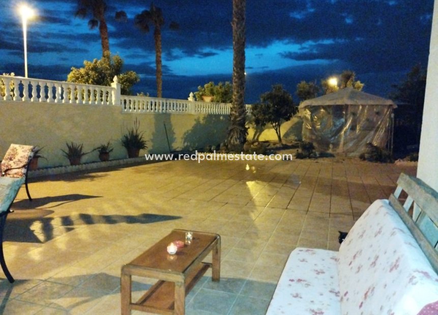 Återförsäljning - Villa -
Torrevieja - Costa Blanca