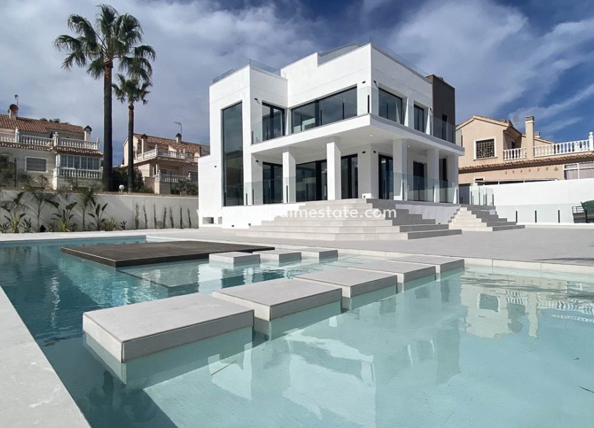 Återförsäljning - Villa -
Torrevieja - Costa Blanca