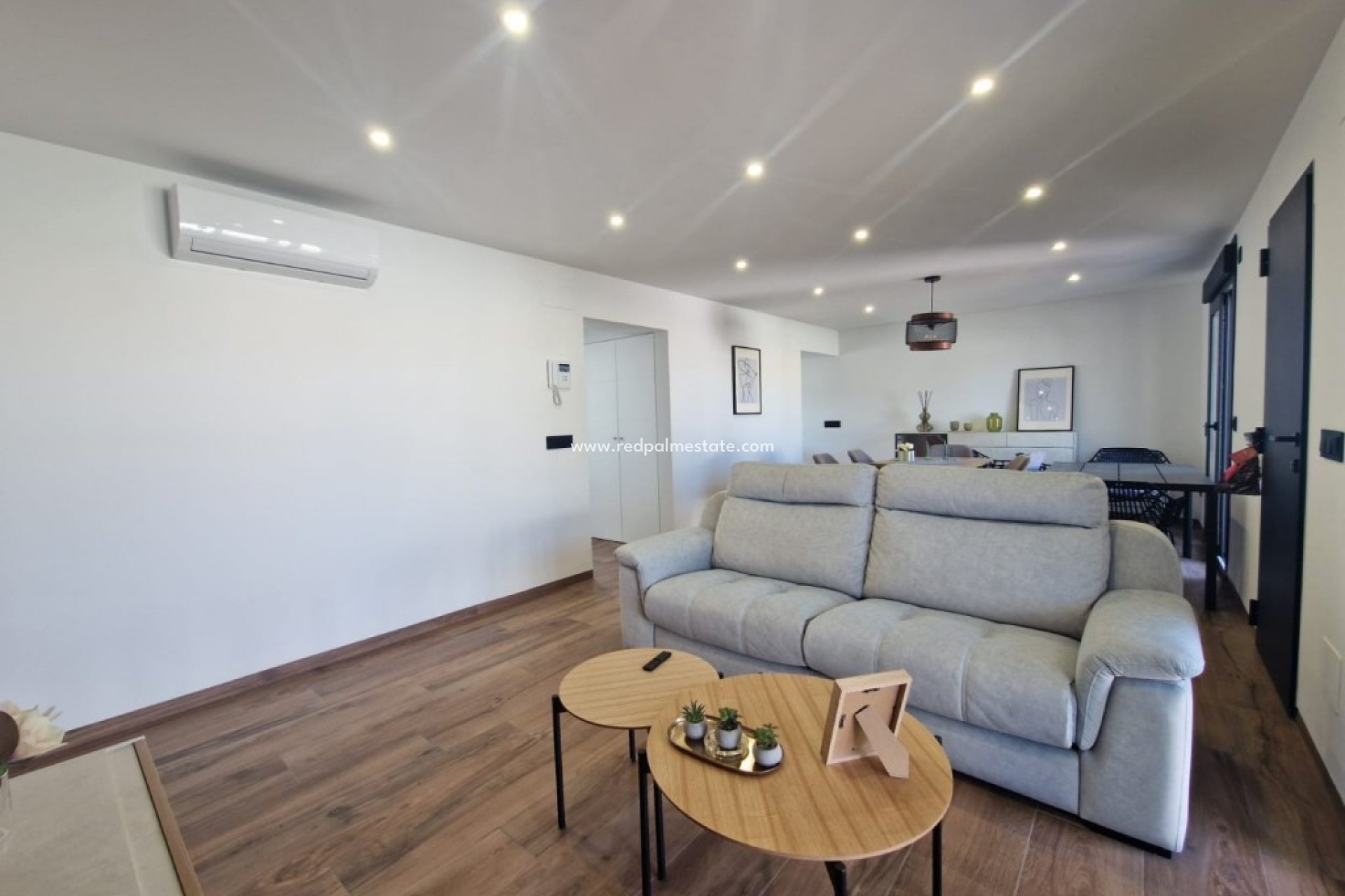 Återförsäljning - Villa -
Torrevieja - Costa Blanca